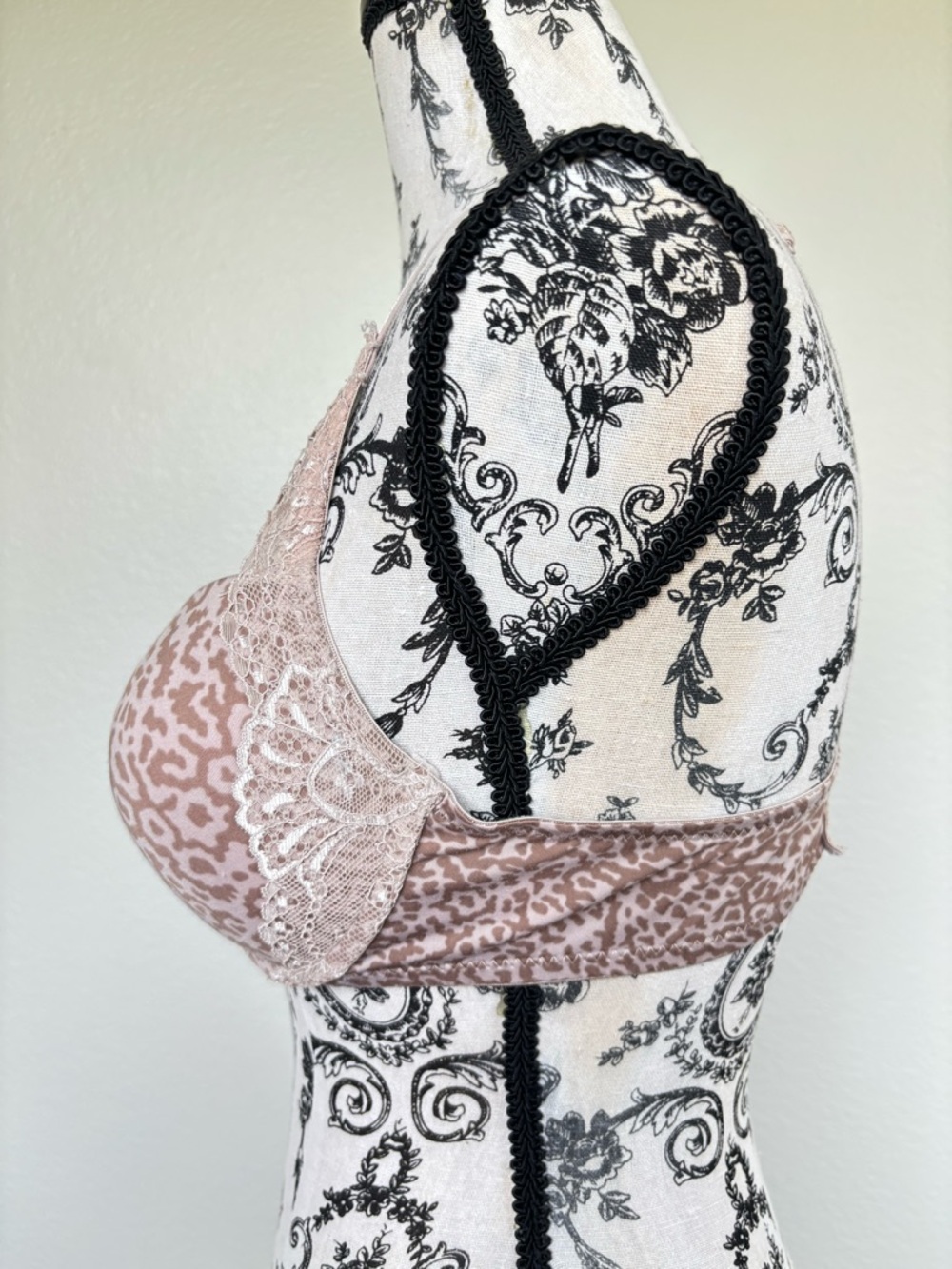 Izod Leopard Print Lace Trim Bra in Taupe 36B Underwire EUC - Picture 8 of 13